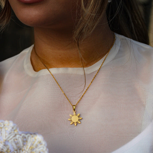 Araw Minimalist Necklace