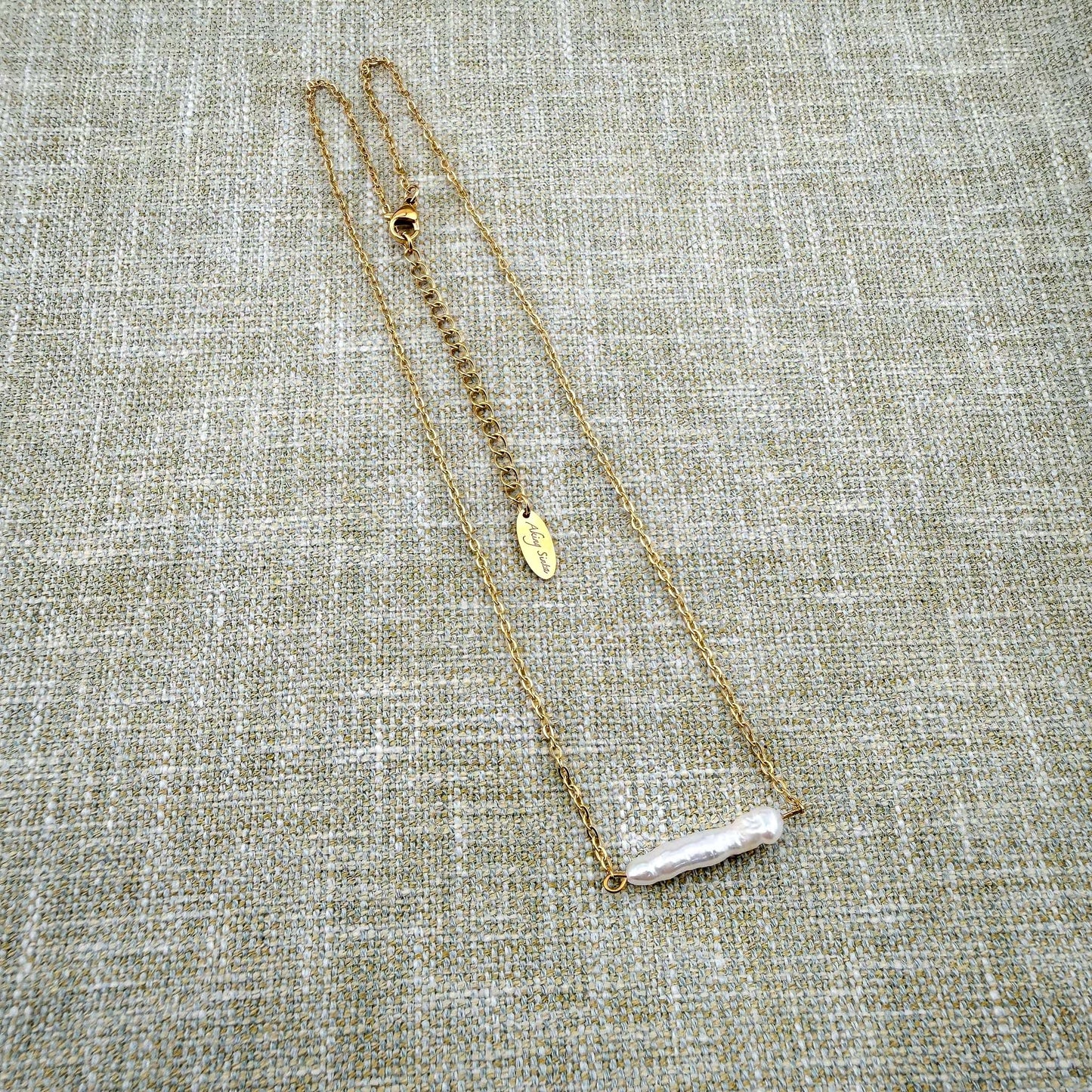Stick Baroque Pearl Bar Necklace