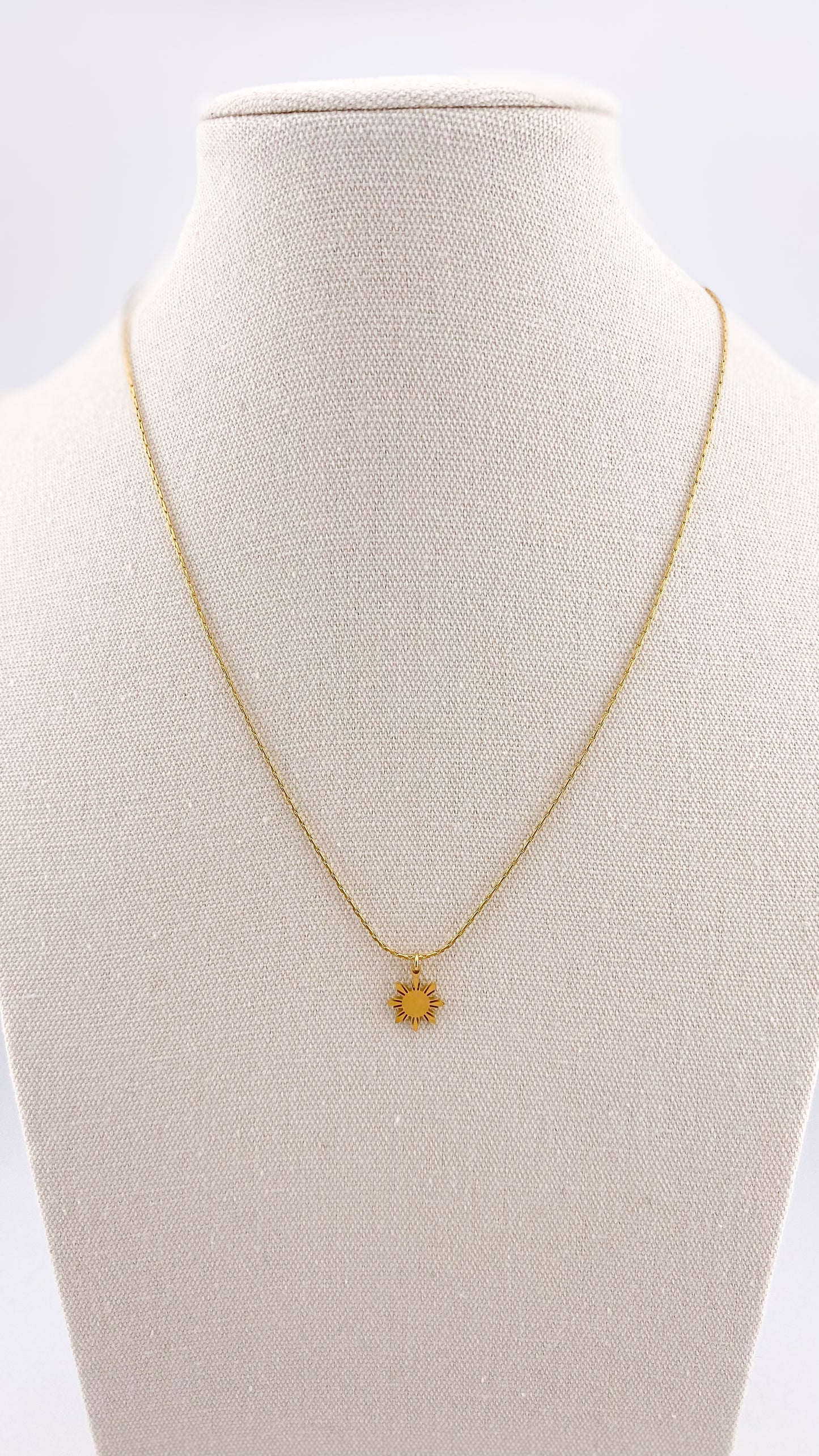 Dainty Araw Necklace