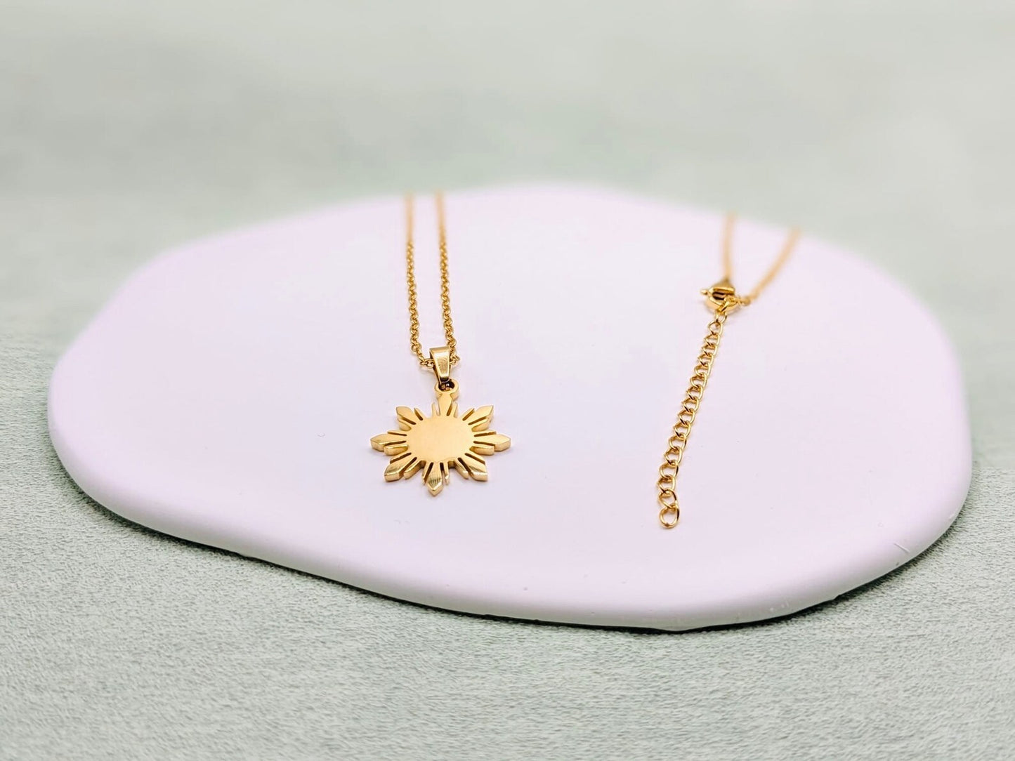 Araw Minimalist Necklace
