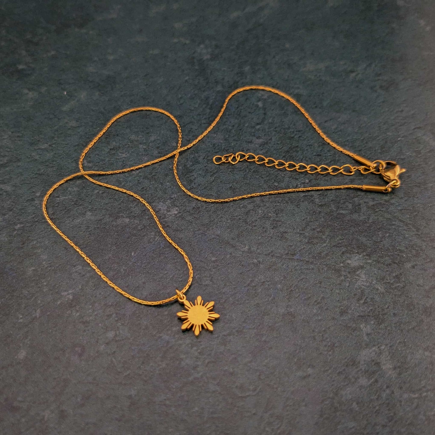 Dainty Araw Necklace